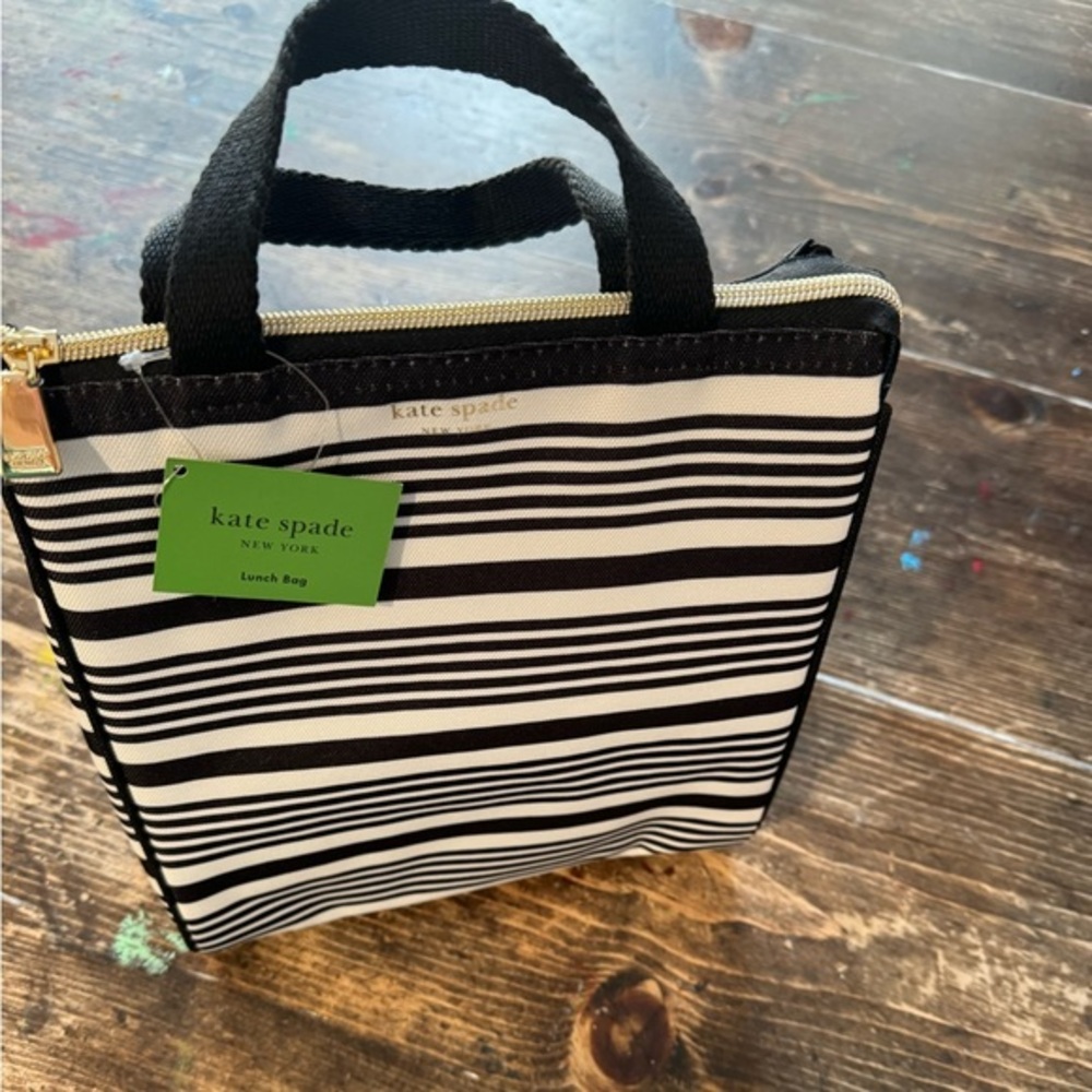 ♠️KATE SPADE♠️thermal lined lunch bag with net pocket inside! See pic 4 details